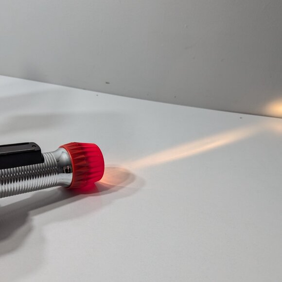 Vintage Eveready flashlight "magnet light" battery powered hand torch Hong Kong - Picture 7 of 13